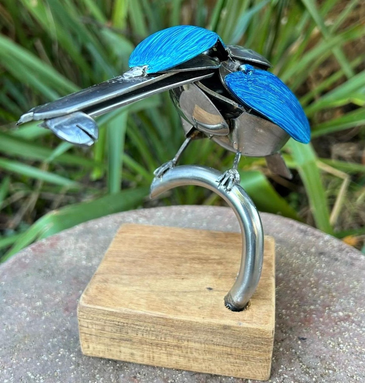 Recycled Stainless Steel Kingfisher Sculpture with Fish – Handmade Garden & Home Decor Bird Lovers