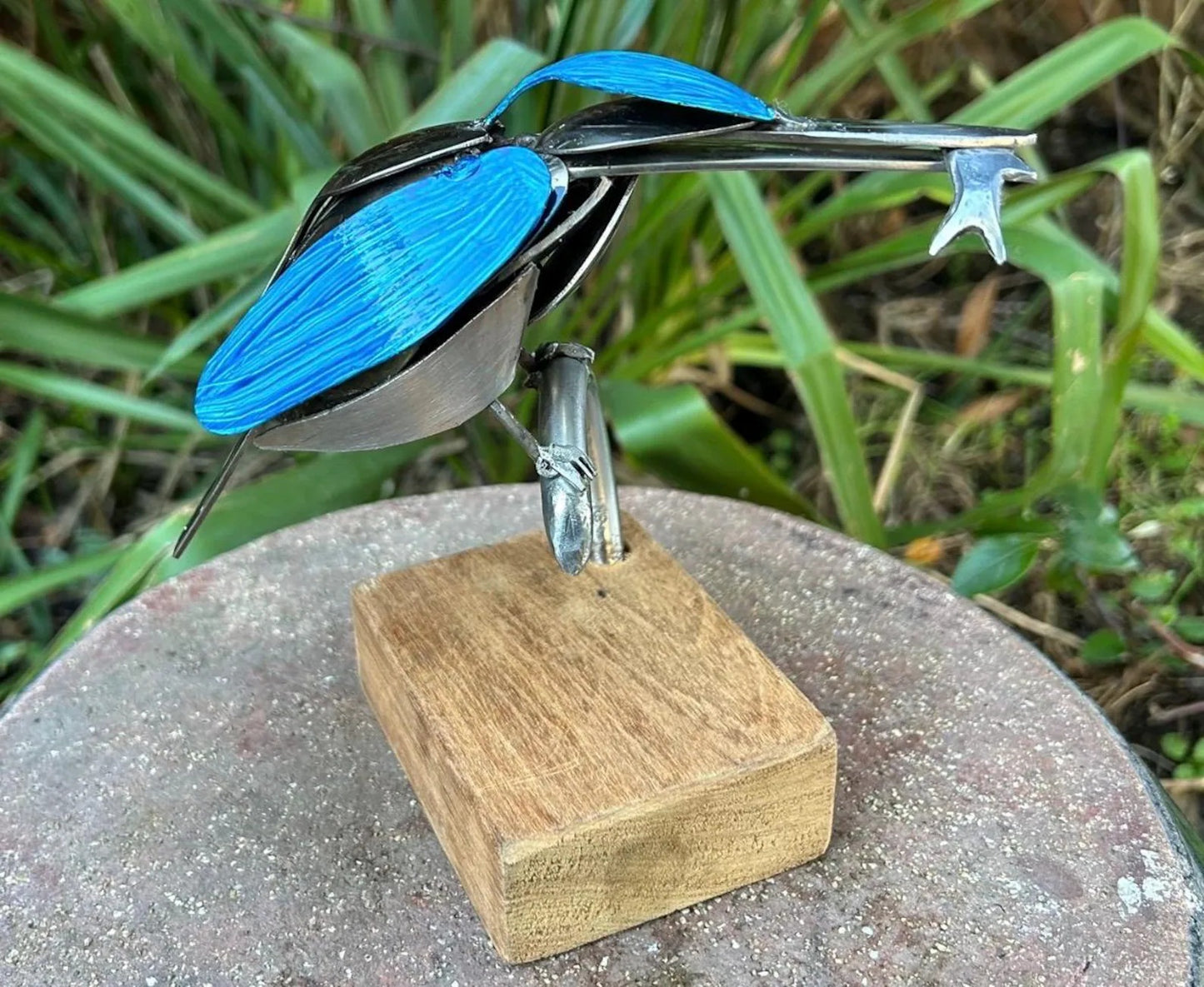 Recycled Stainless Steel Kingfisher Sculpture with Fish – Handmade Garden & Home Decor Bird Lovers