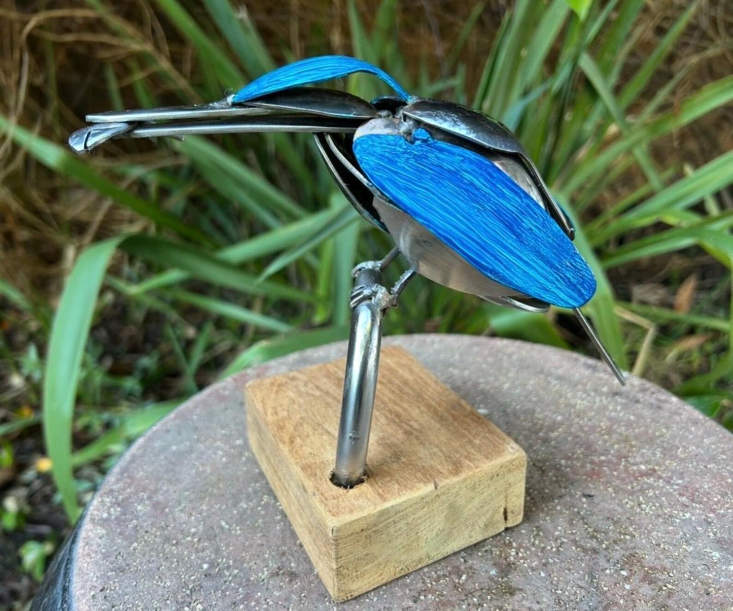 Recycled Stainless Steel Kingfisher Sculpture with Fish – Handmade Garden & Home Decor Bird Lovers