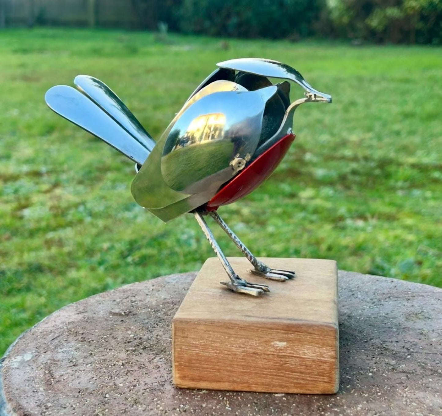 Recycled Stainless Steel Robin Redbreast Sculpture | Handmade Garden Bird Ornament | Indoor & Outdoor Metal Art Gift