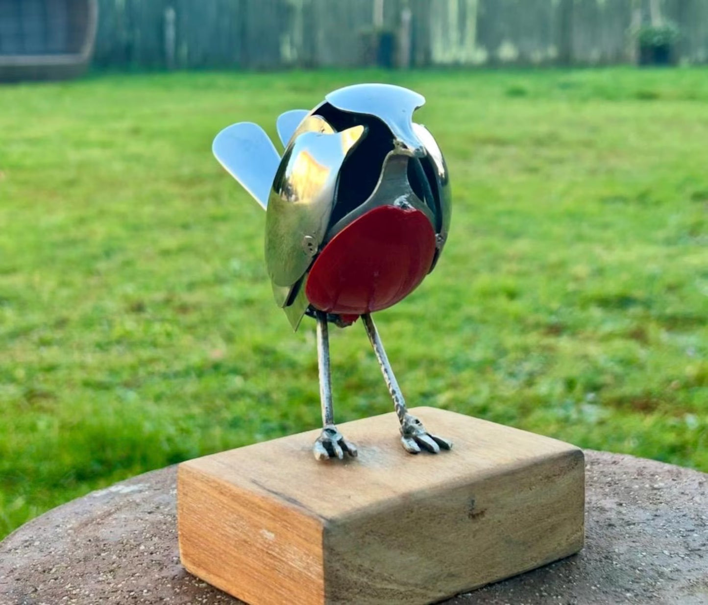 Recycled Stainless Steel Robin Redbreast Sculpture | Handmade Garden Bird Ornament | Indoor & Outdoor Metal Art Gift